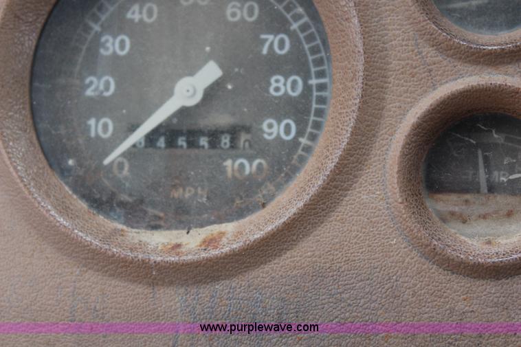 image for item I2474 1976 Ford 8000 dump truck