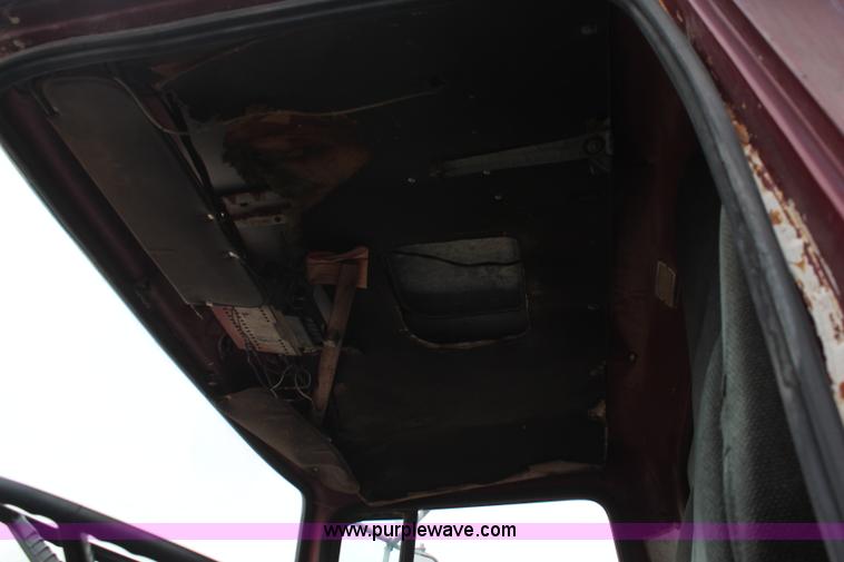 image for item I2474 1976 Ford 8000 dump truck