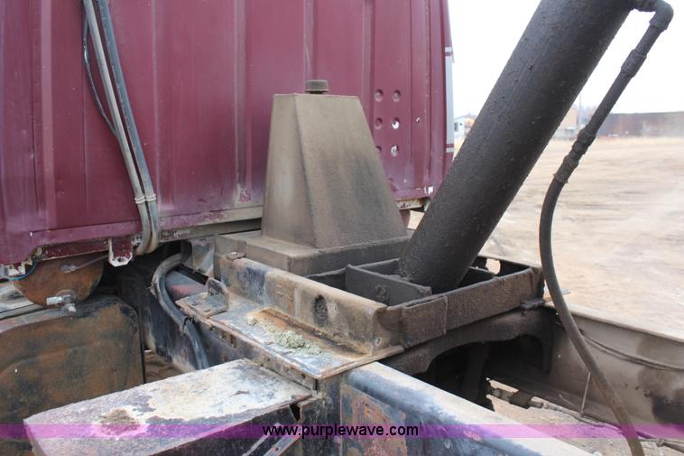 image for item I2474 1976 Ford 8000 dump truck