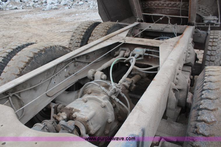 image for item I2474 1976 Ford 8000 dump truck