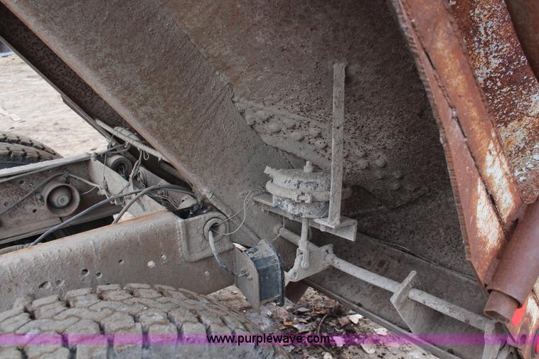 image for item I2474 1976 Ford 8000 dump truck