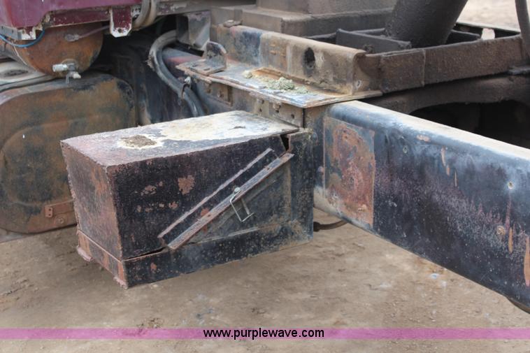 image for item I2474 1976 Ford 8000 dump truck