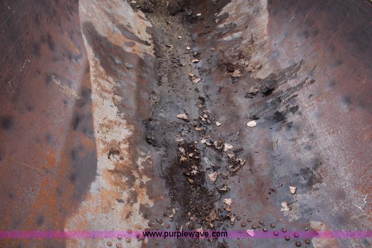 image for item I2474 1976 Ford 8000 dump truck