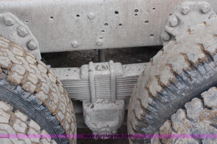 image for item I2474 1976 Ford 8000 dump truck