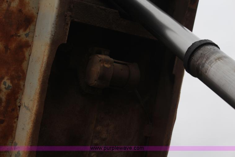 image for item I2474 1976 Ford 8000 dump truck