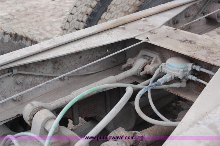 image for item I2474 1976 Ford 8000 dump truck