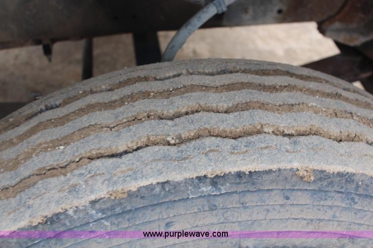 image for item I2474 1976 Ford 8000 dump truck