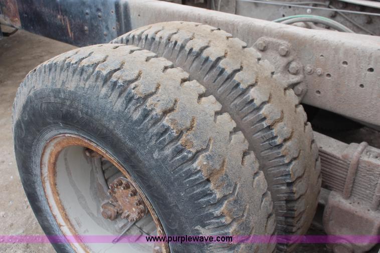 image for item I2474 1976 Ford 8000 dump truck