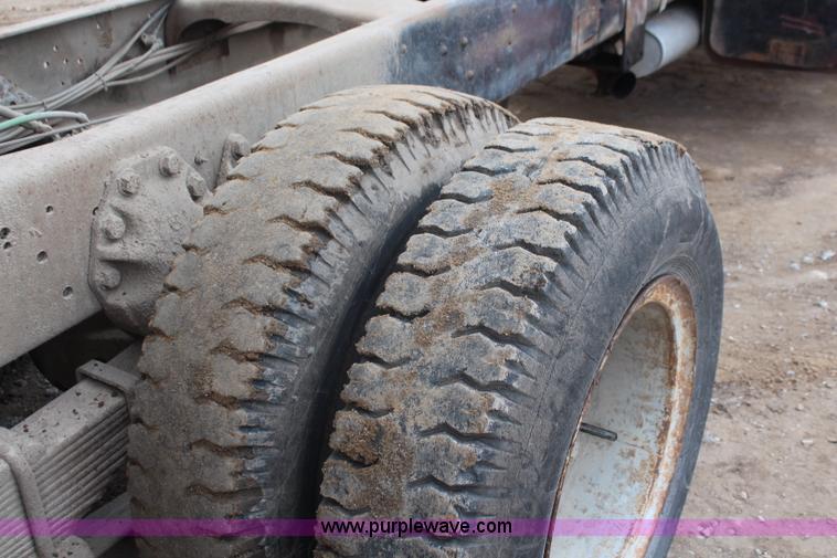 image for item I2474 1976 Ford 8000 dump truck