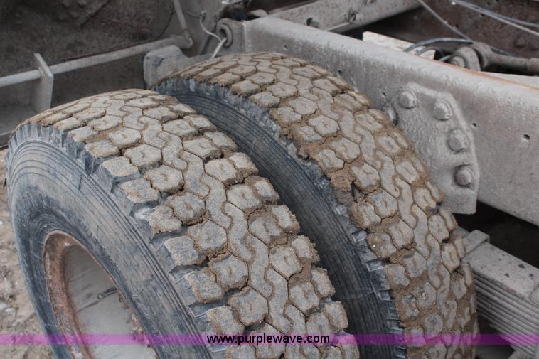 image for item I2474 1976 Ford 8000 dump truck