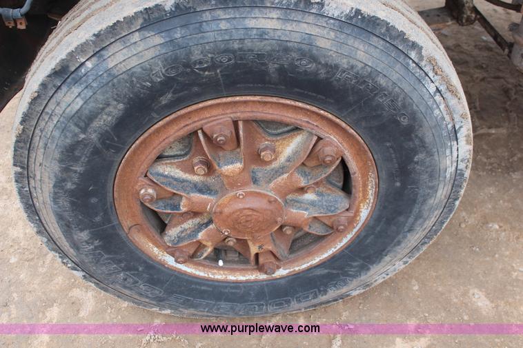 image for item I2474 1976 Ford 8000 dump truck