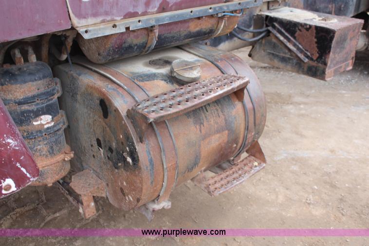 image for item I2474 1976 Ford 8000 dump truck