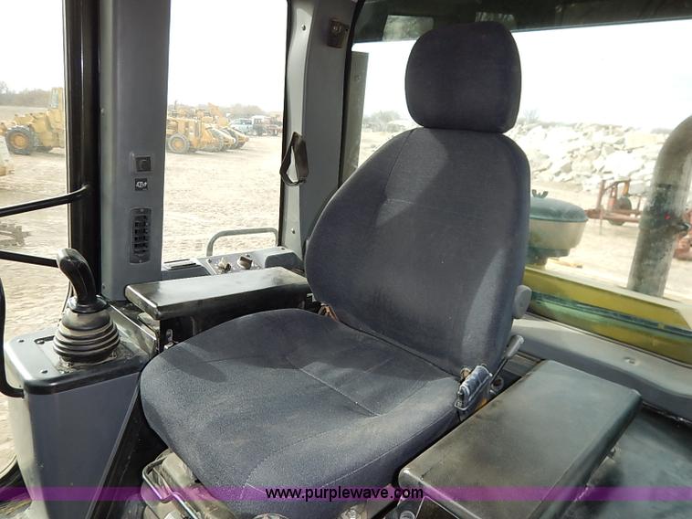 image for item I2482 2005 Caterpillar 953C track loader