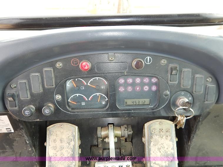 image for item I2482 2005 Caterpillar 953C track loader