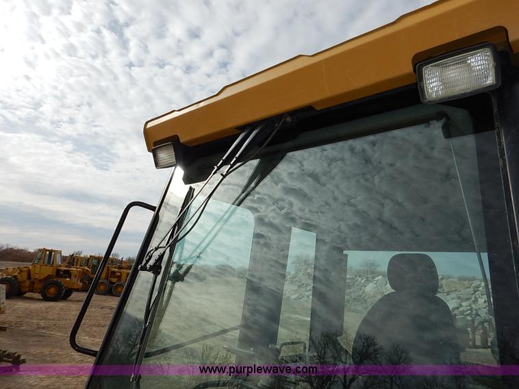 image for item I2482 2005 Caterpillar 953C track loader