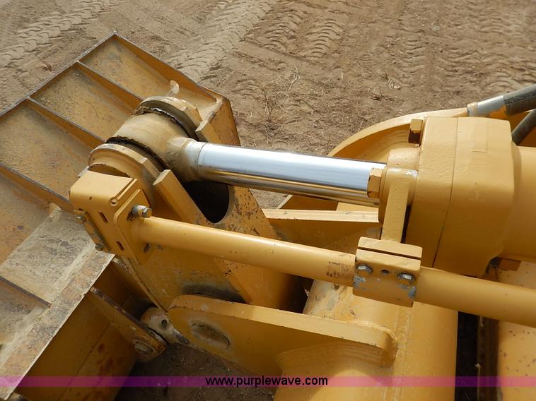 image for item I2482 2005 Caterpillar 953C track loader