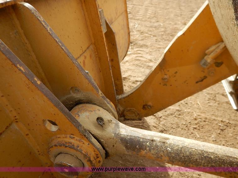 image for item I2482 2005 Caterpillar 953C track loader