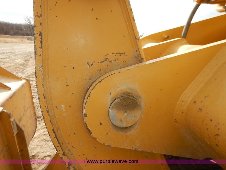 image for item I2482 2005 Caterpillar 953C track loader