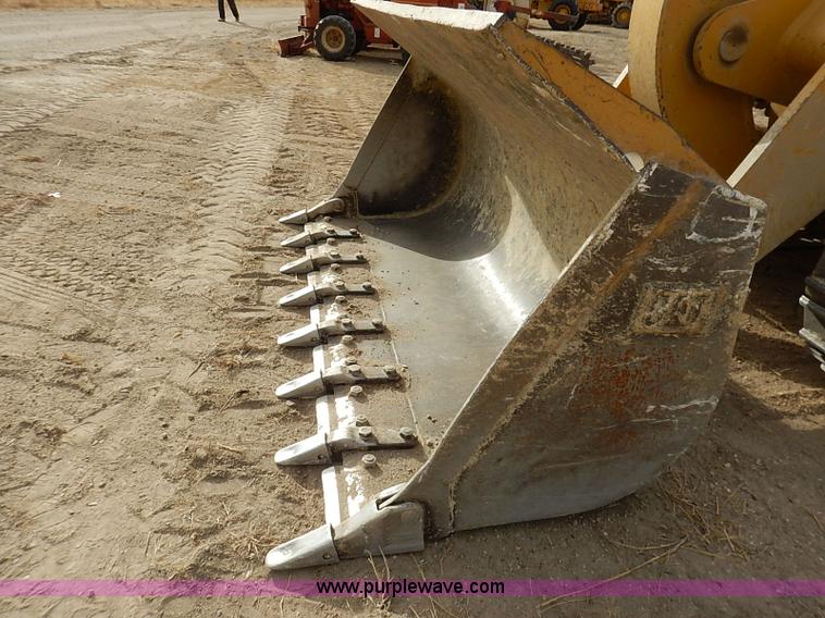 image for item I2482 2005 Caterpillar 953C track loader