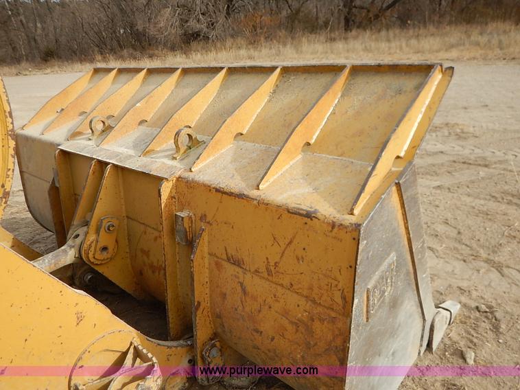 image for item I2482 2005 Caterpillar 953C track loader
