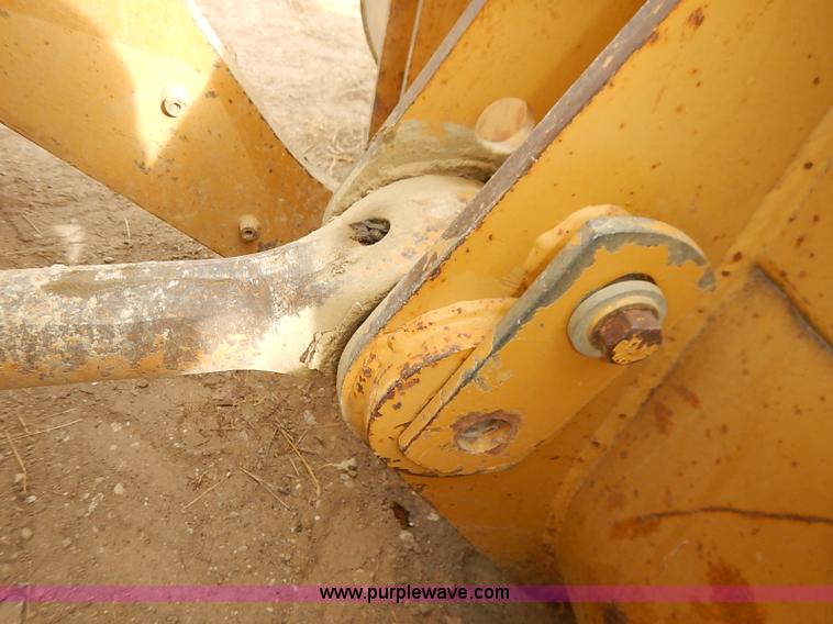image for item I2482 2005 Caterpillar 953C track loader