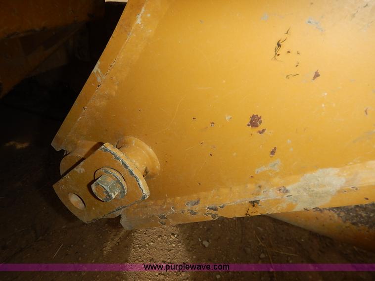 image for item I2482 2005 Caterpillar 953C track loader