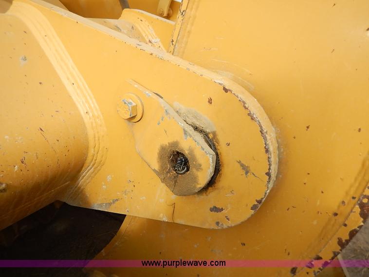 image for item I2482 2005 Caterpillar 953C track loader