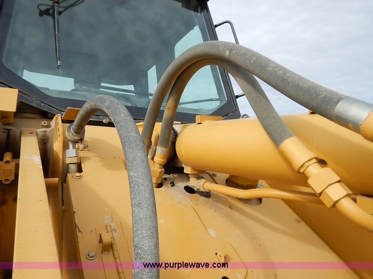 image for item I2482 2005 Caterpillar 953C track loader