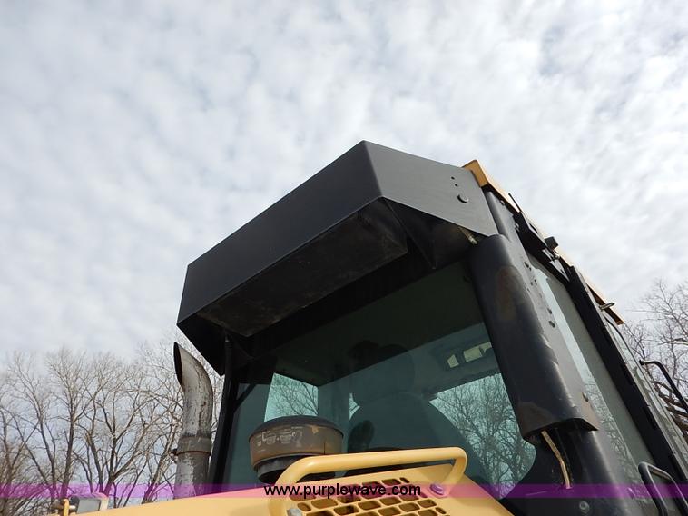 image for item I2482 2005 Caterpillar 953C track loader