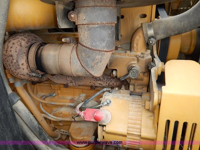 image for item I2482 2005 Caterpillar 953C track loader