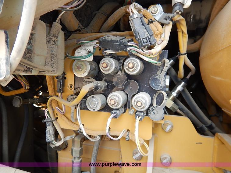 image for item I2482 2005 Caterpillar 953C track loader