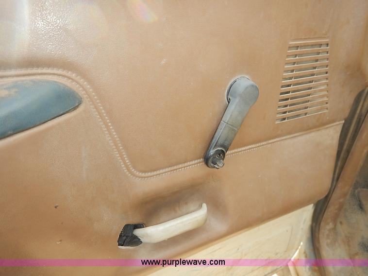 image for item I2489 1991 Ford F350 Custom flatbed pickup truck