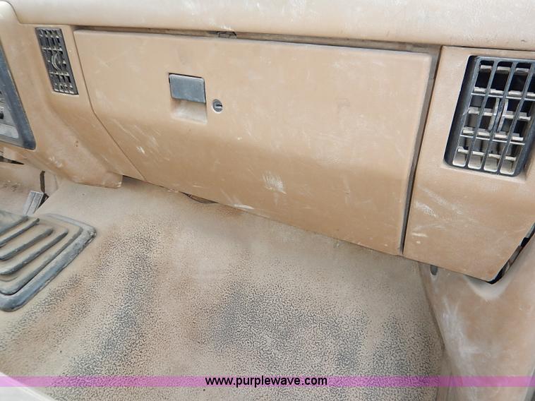 image for item I2489 1991 Ford F350 Custom flatbed pickup truck