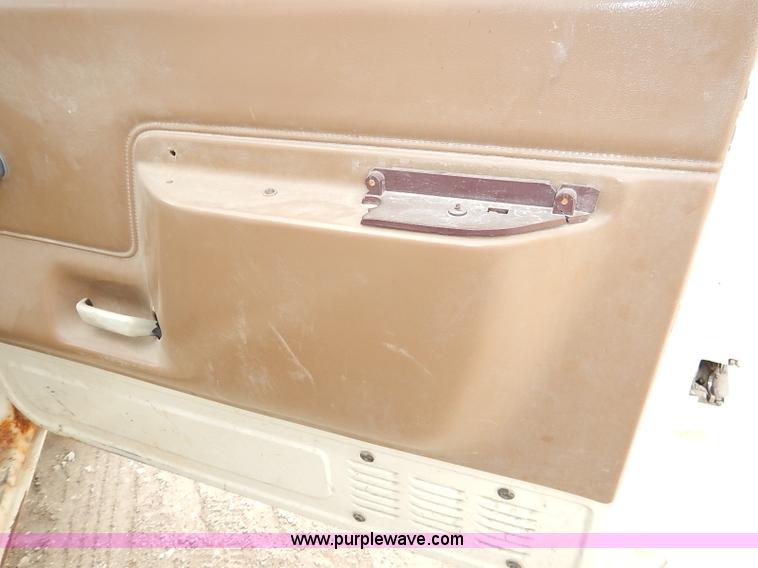 image for item I2489 1991 Ford F350 Custom flatbed pickup truck