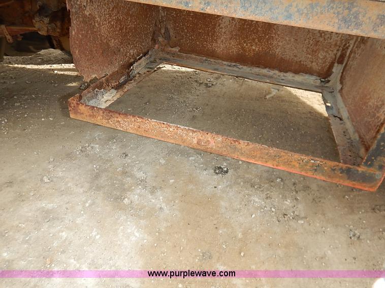 image for item I2489 1991 Ford F350 Custom flatbed pickup truck