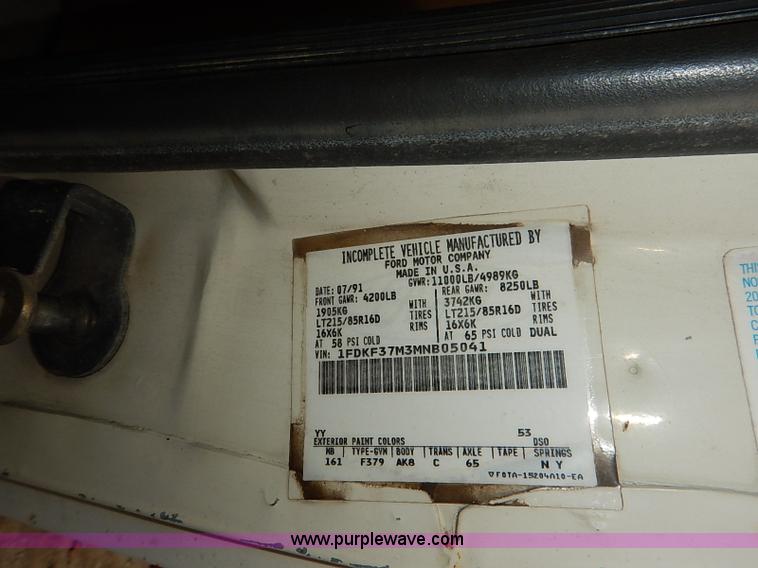 image for item I2489 1991 Ford F350 Custom flatbed pickup truck