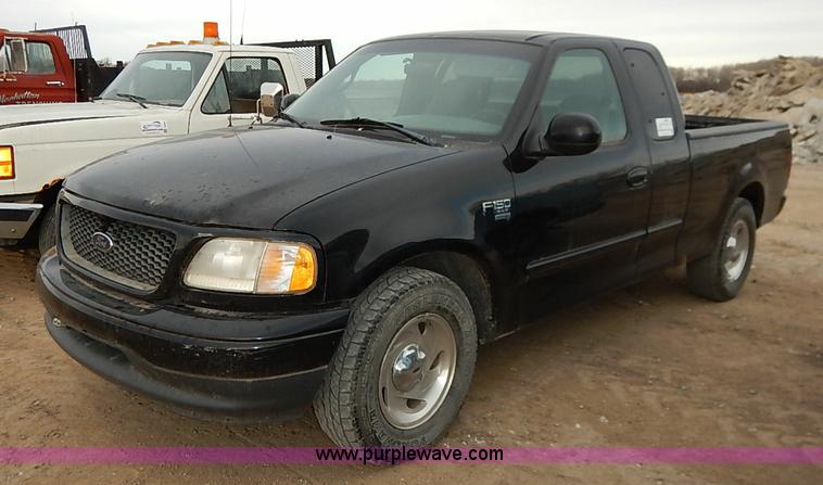 image for item I2490 2000 Ford F150 XLT pickup truck