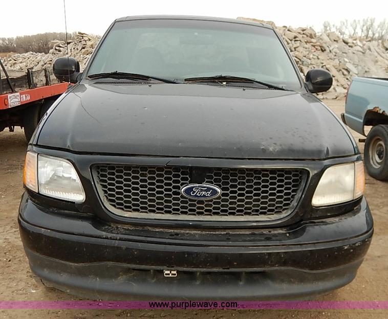 image for item I2490 2000 Ford F150 XLT pickup truck