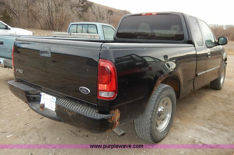 image for item I2490 2000 Ford F150 XLT pickup truck