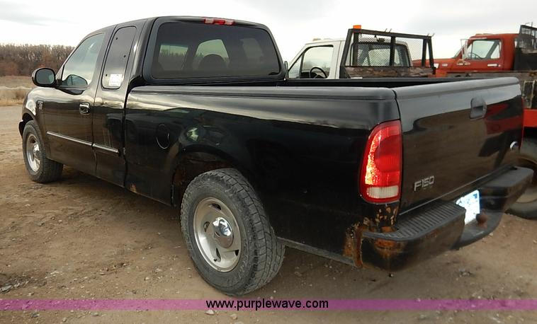 image for item I2490 2000 Ford F150 XLT pickup truck