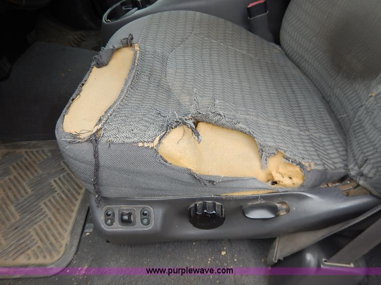 image for item I2490 2000 Ford F150 XLT pickup truck