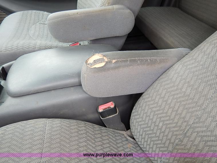 image for item I2490 2000 Ford F150 XLT pickup truck