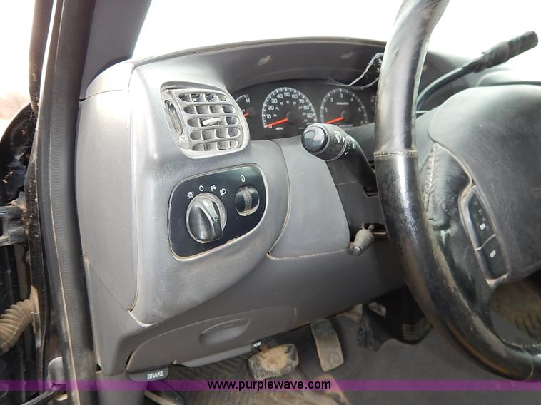 image for item I2490 2000 Ford F150 XLT pickup truck