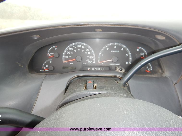 image for item I2490 2000 Ford F150 XLT pickup truck