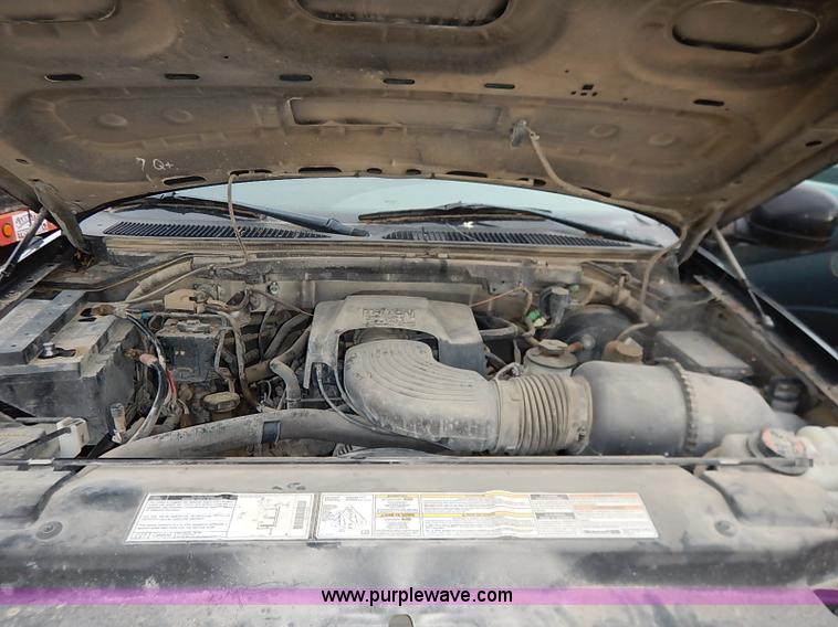 image for item I2490 2000 Ford F150 XLT pickup truck