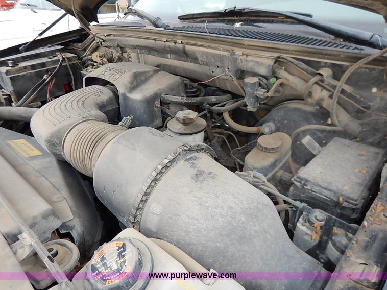 image for item I2490 2000 Ford F150 XLT pickup truck