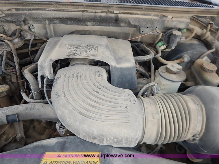 image for item I2490 2000 Ford F150 XLT pickup truck