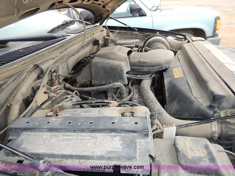 image for item I2490 2000 Ford F150 XLT pickup truck