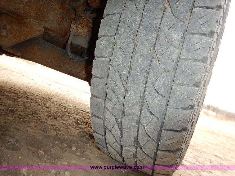 image for item I2490 2000 Ford F150 XLT pickup truck