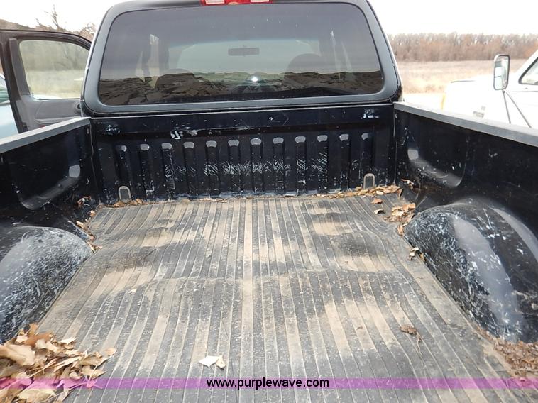 image for item I2490 2000 Ford F150 XLT pickup truck